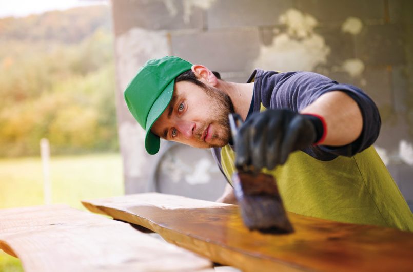 Herausforderndes Marktumfeld für Holzlacke. Bildquelle: Halfpoint -Fotolia