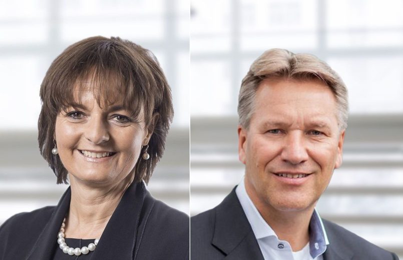 Ruth Metzler-Arnold übergibt den Vorsitz des Audit Committees an Rainer Schulz.