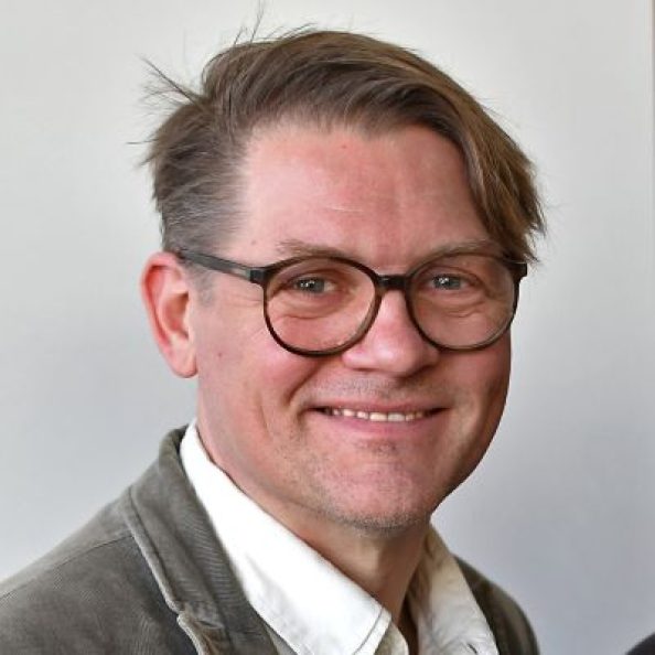 Seit dem 1. März ist Dr. Matthias Schumacher Professor für Werkstoffprüfung Farbe und Lack an der Hochschule Esslingen.