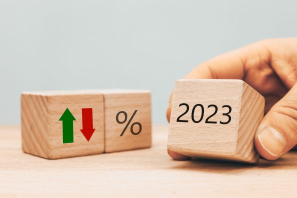 Altana hat im Geschäftsjahr 2023 einen Umsatzrückgang von 9 % auf 2.742 Mio. EUR gegenüber dem starken Vorjahr verzeichnet.