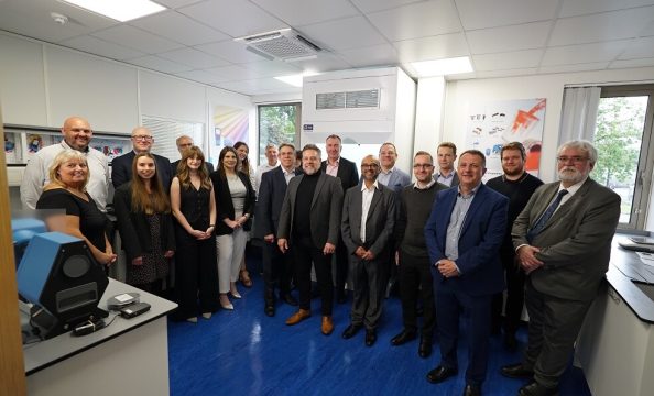 Gruppenfoto der Eröffnungsfeier in Macclesfield.