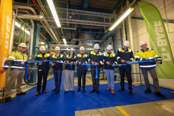 BASF feiert die Eröffnung der neuen Produktionslinie in Heerenveen, Niederlande.